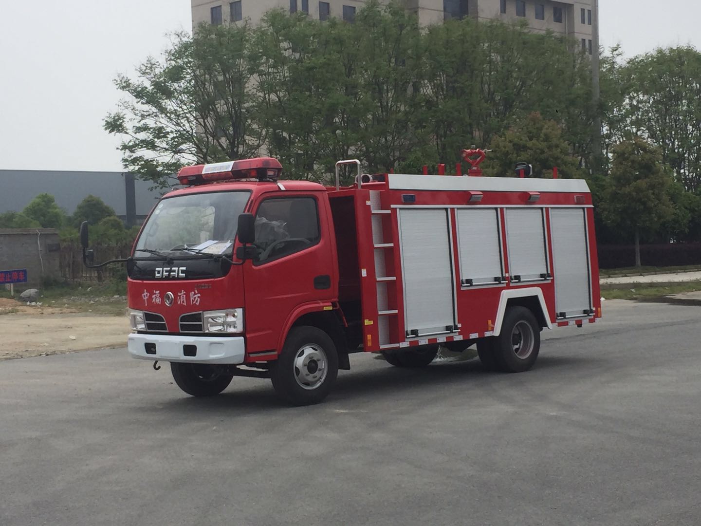 ¶«·ç¸£Èð¿¨Î¢ÐÍÏû·À³µ 893155825575395996.jpg